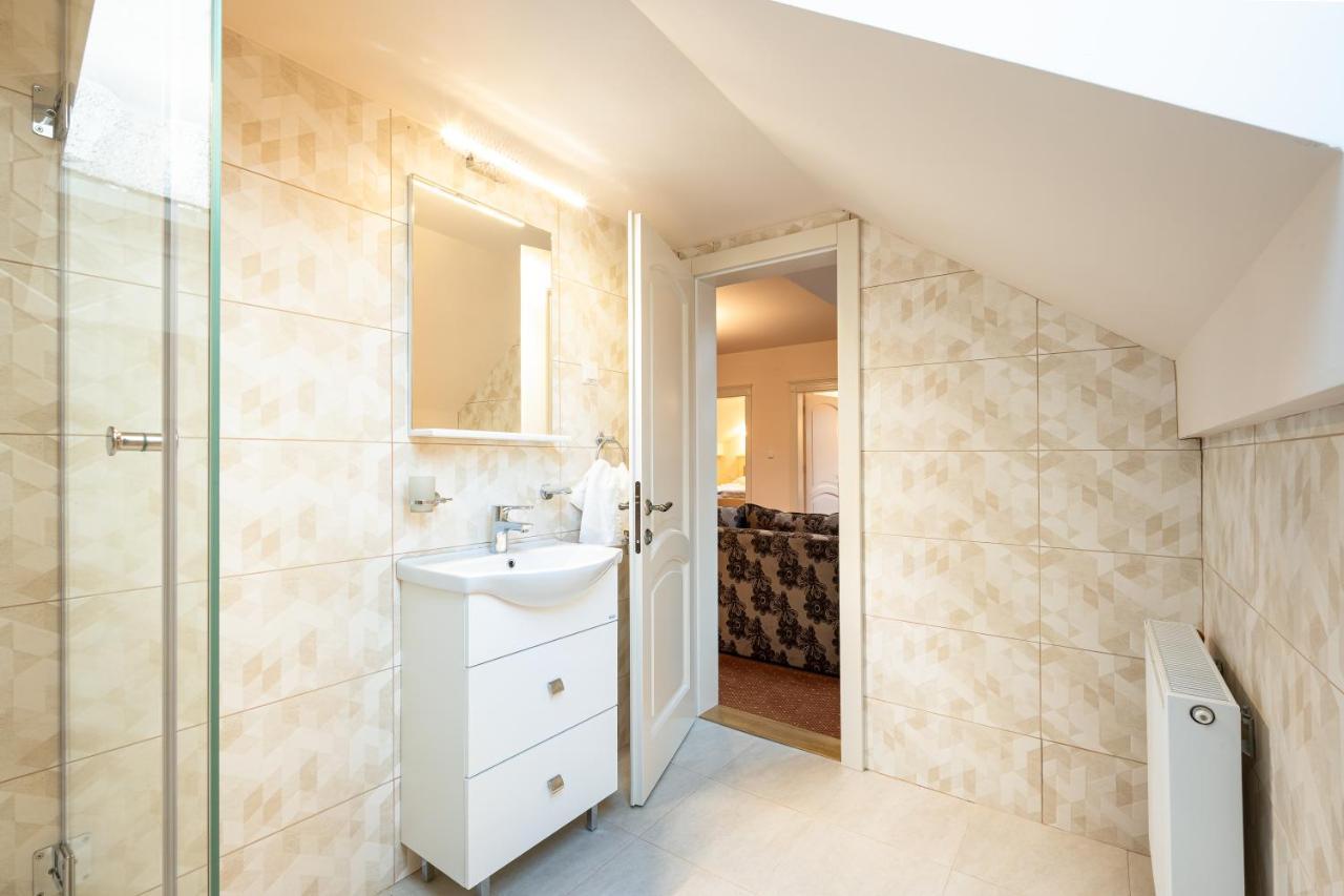 Apartament Hotel H Orăştie Kültér fotó