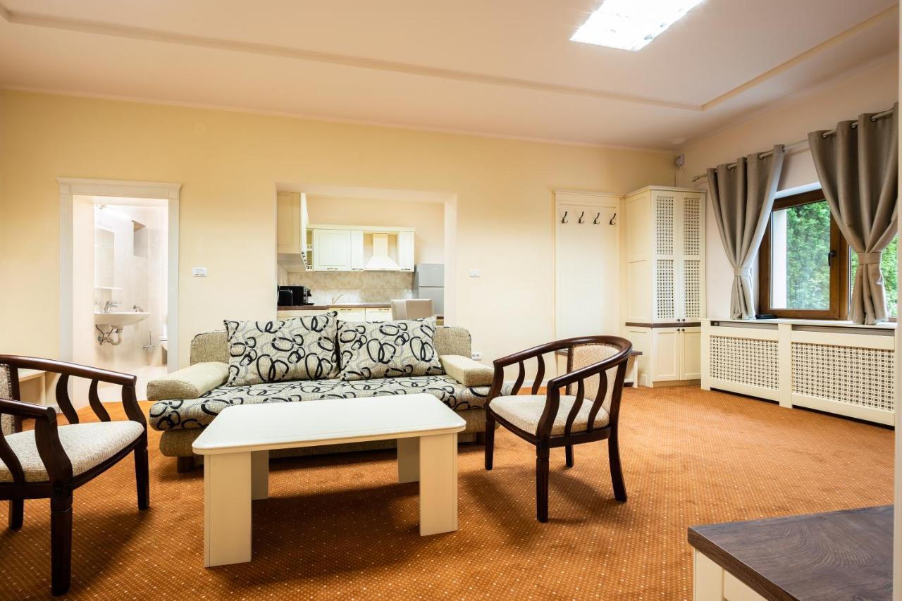 Apartament Hotel H Orăştie Kültér fotó